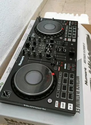 Numark Mixtrack Platinum FX DJ Controller