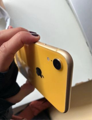 iPhone XR Amarillo
