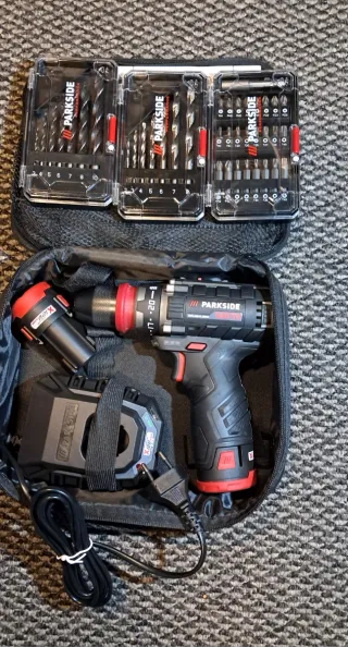 Taladro Parkside Performance 12V con accesorios