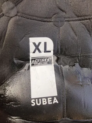 Traje de buceo con capucha