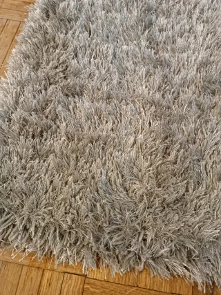 Alfombra gris nueva