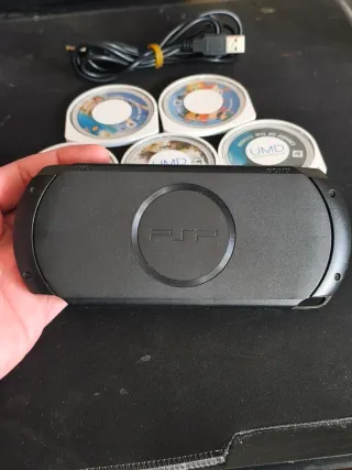 PSP Street Nera + Cavo + Giochi