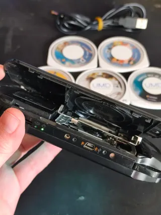 PSP Street Nera + Cavo + Giochi