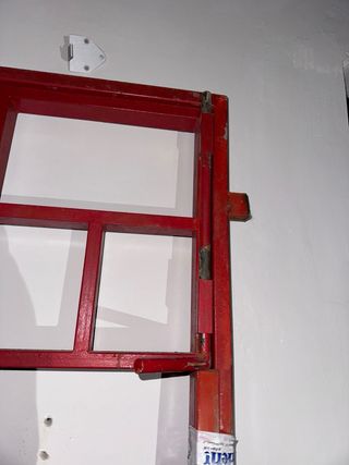 Grata in ferro rossa con telaio