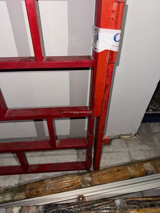 Grata in ferro rossa con telaio