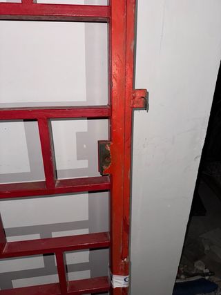 Grata in ferro rossa con telaio