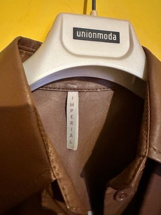 Abito in ecopelle marrone