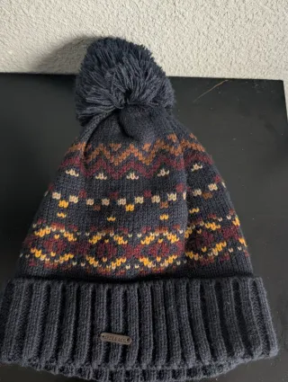 Gorro Sfera con pompón y estampado