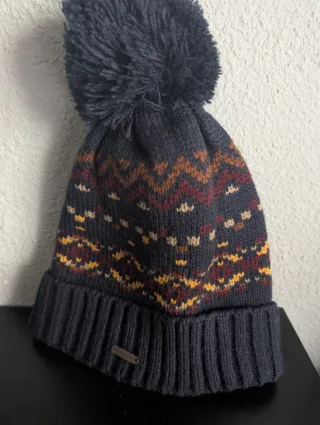 Gorro Sfera con pompón y estampado