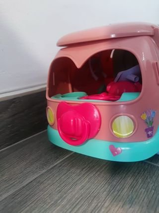 Caravana Koali con muñeca y accesorios