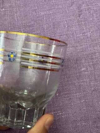Jarra y vasos de cristal dorado
