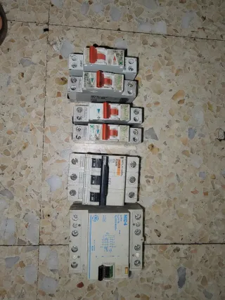 Interruptores eléctricos varios