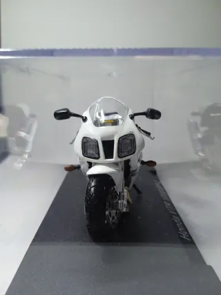 Maqueta Honda VTR 1000 SP-2 Escala 1:24