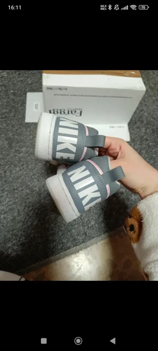 Nike Court Borough Low Gris y Rosa