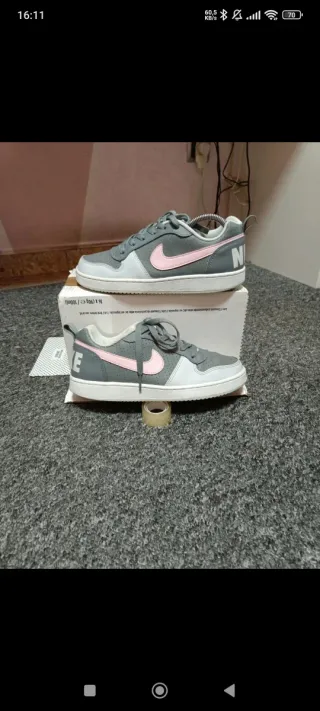 Nike Court Borough Low Gris y Rosa