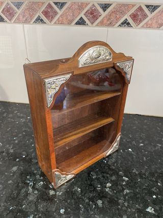 Vitrina madera y plata 925