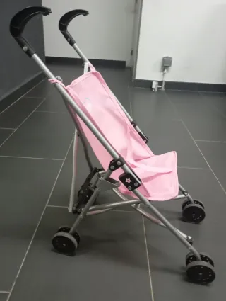 Sillita de muñecas y canastilla rosa