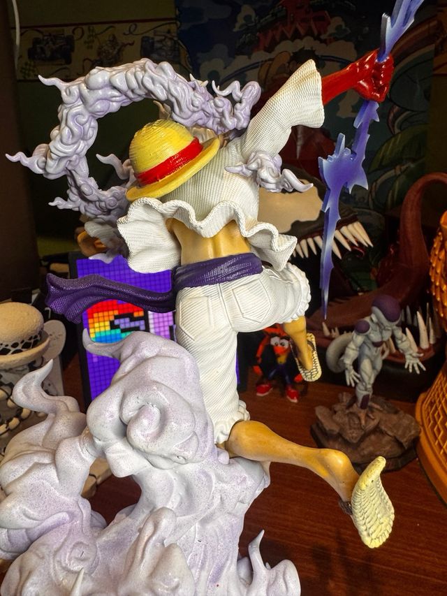 Luffy Gear 5 en resina, pintada a mano