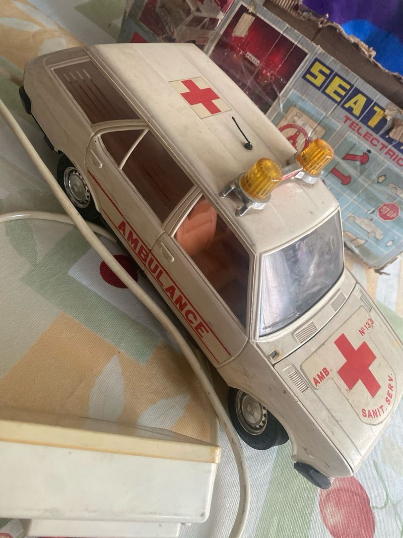 Juguetes Jugados Murcianos: Seat 430 Ambulancia de Rico. Años 70