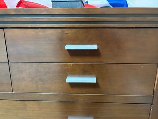 Cómoda de madera con 7 cajones