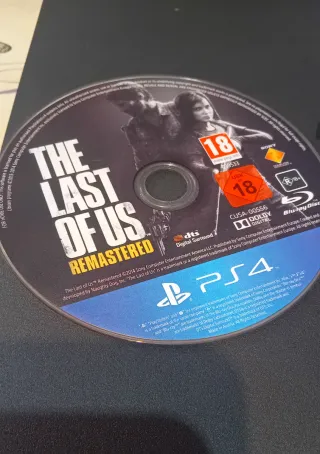 PS4 (PlayStation 4) + The Last of Us Remastered