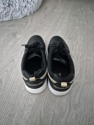 Zapatillas Reebok Negras y Doradas