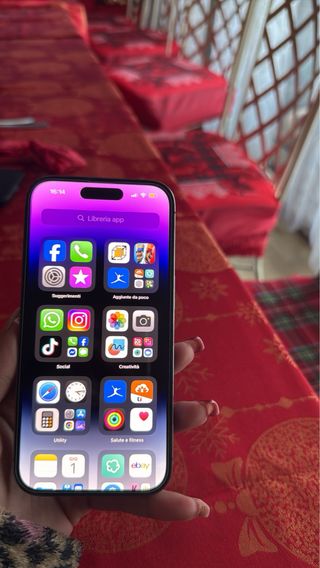 iPhone 14 Pro viola
