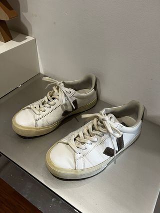 Zapatillas Veja Blancas y Grises