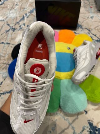 Nike Shox x Supreme Blanco Rojo
