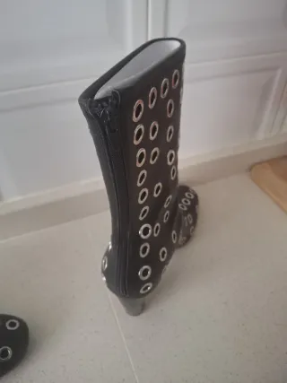 Botín negro piel tachas sin estrenar