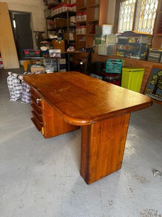 Escritorio de nogal macizo