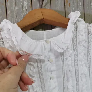 Camisón antiguo blanco con encajes valenciene