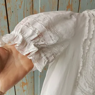 Camisón antiguo blanco con encajes valenciene