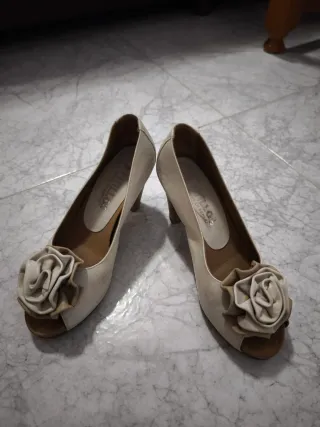 Zapatos Peep-Toe Pitillos Beige/Blanco