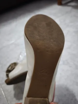 Zapatos Peep-Toe Pitillos Beige/Blanco