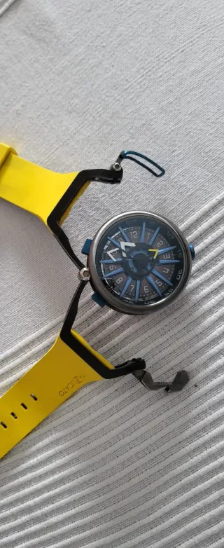 Reloj Mazucato Gris y Amarillo