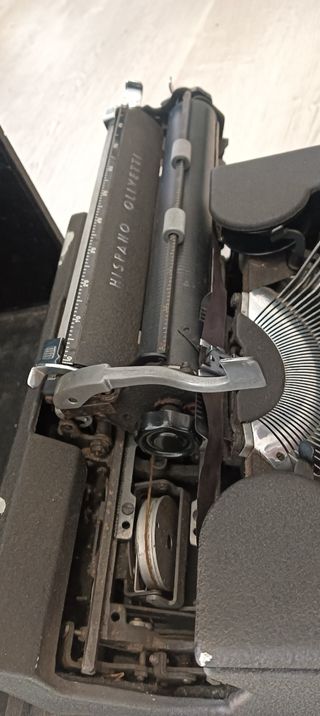 Máquina de escribir Hispano Olivetti Studio 46
