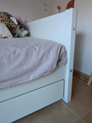 Cama individual blanca Flexa