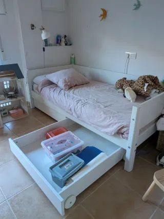 Cama individual blanca Flexa