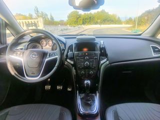 Opel Astra Sport Tourer.