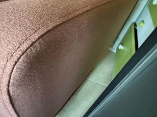 urge vender Sillón mecedora rosa. poco uso