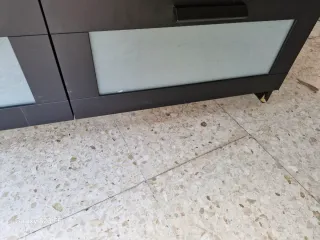 Mueble TV Ikea Negro Madera y Cristal