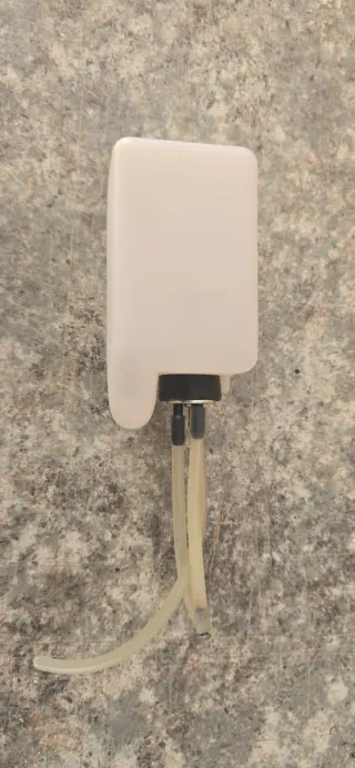 Depósito de combustible con tubos