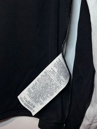 Sudadera Nike con cremallera y detalles