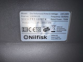 Aspiradora Nilfisk con bolsa y accesorio