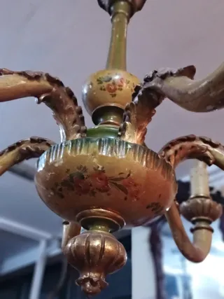 Lampadario in legno oro e verde