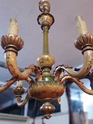 Lampadario in legno oro e verde