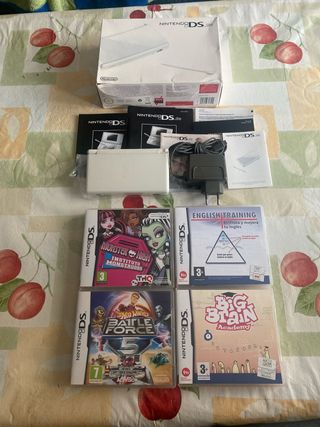 Nintendo ds blanca con juegos