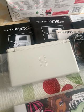 Nintendo ds blanca con juegos