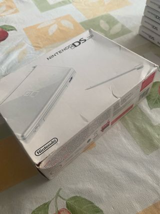 Nintendo ds blanca con juegos